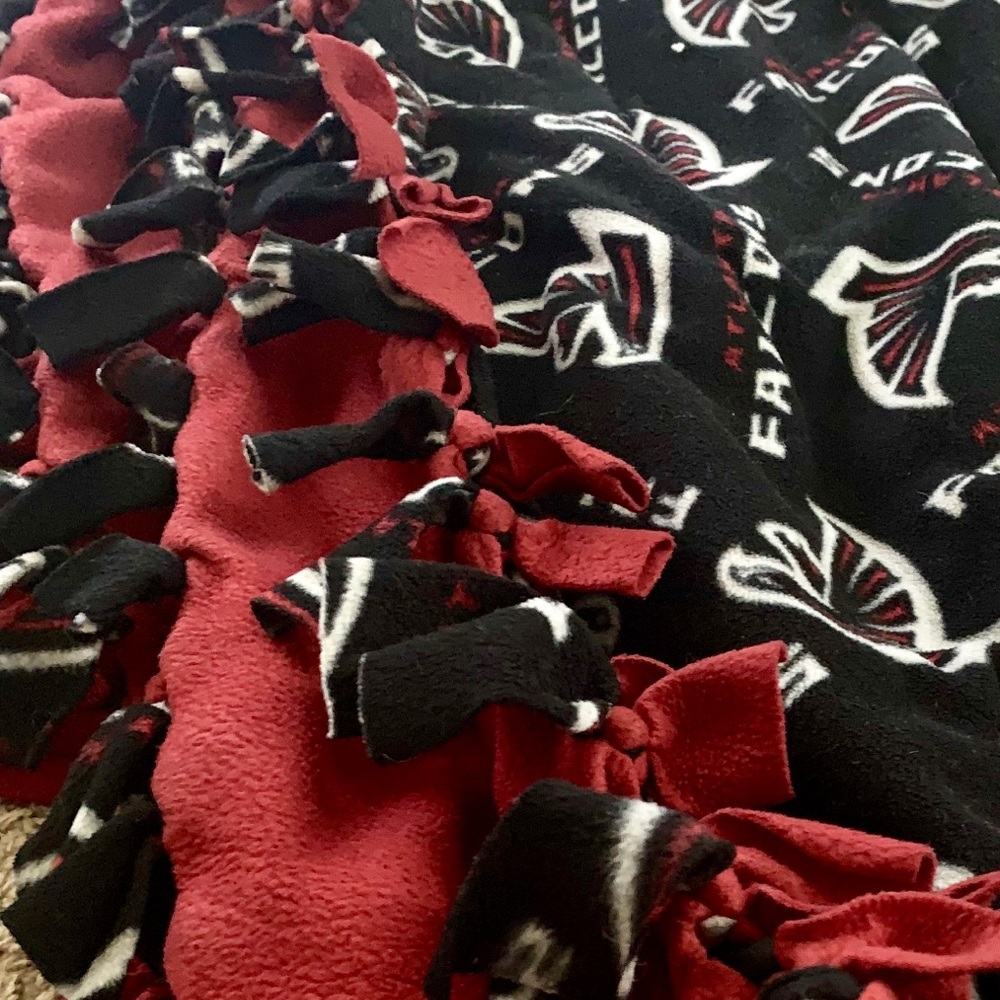 Falcons fleece knot blanket